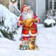 Célébrer avec une figurine de père Noël