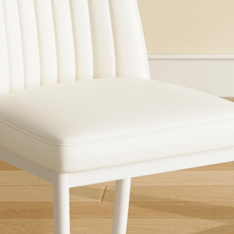 Ensemble de 4 chaises blanches en tissu PU à haut dossier pour une salle à manger, une cuisine, un salon facile à installer et à nettoyer