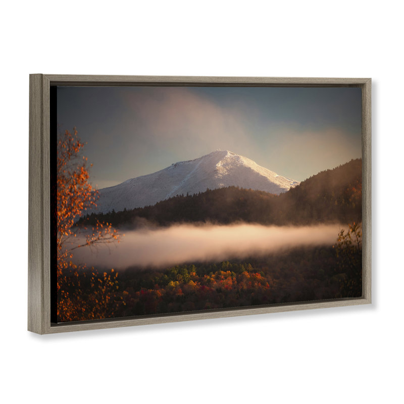 Cadre flottant avec feuillage d'automne et sommet de montagne enneigée, design Jonathan Zaha, H 17 po x l 25 po