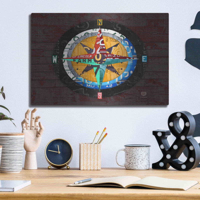 Métal de luxe «Compass» par Design Turnpike, métal «Compass» par Design Turnpike, H 12 po x l 16 po