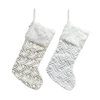 Ensemble de 2 chaussettes de Noël élégantes en tissu blanc orné de polyester - décoration de Noël pour manteau de cheminée, parfait pour une utilisation à l'intérieur, des cadeaux et des cadeaux d'hôtesse - touche festive pour votre maison!