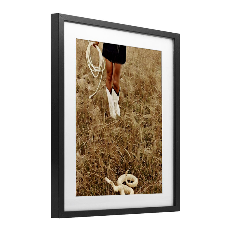 «With Her Lasso & Snake», reproduction imprimée sous verre, conception de Jesse Keith, Cadre noir minuit, H 21 po x l 17 po