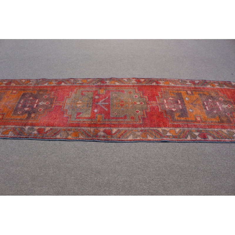 Faites l'expérience d'un tapis en laine rouge antique pour votre cuisine de style chambre de bébé ou bohémienne