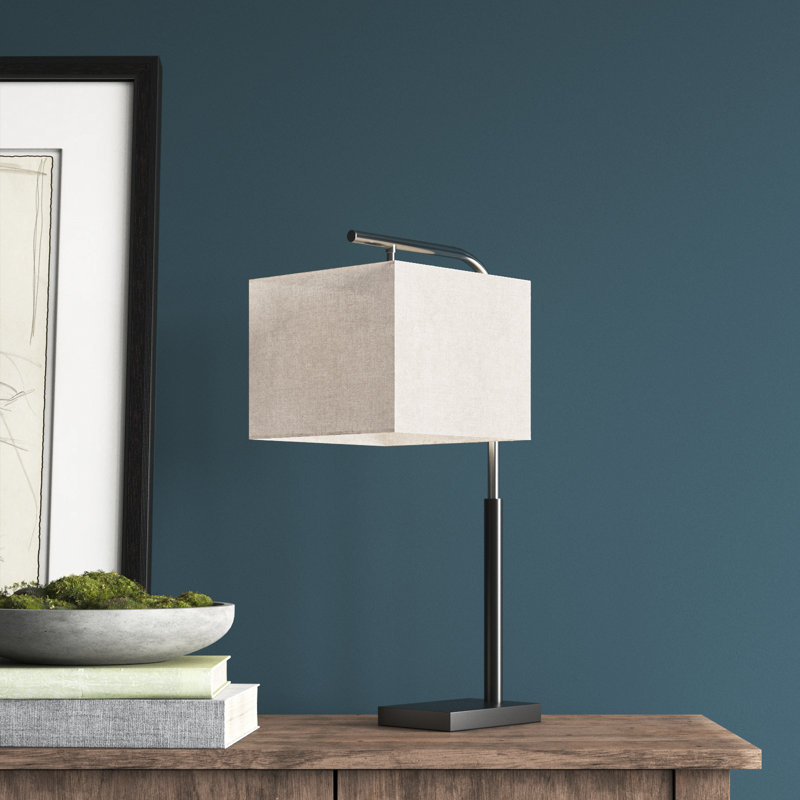 Lampe de bureau 26,5 po avec prise Fleetwood, Taupe clair, Noir / acier brossé