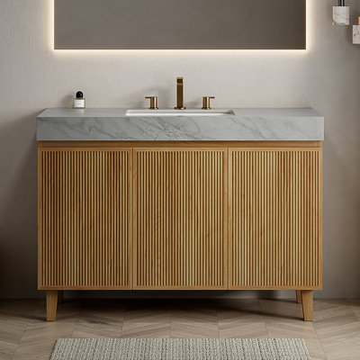Meuble-lavabo LULA 48 po avec lavabo intégré, meuble autoportant, comptoir en pierre frittée gris Carrara veinée et lavabo en céramique avec 3 trous prépercés pour robinetterie, démonté, robinetterie et bonde non inclus, couleur grain de bois naturel