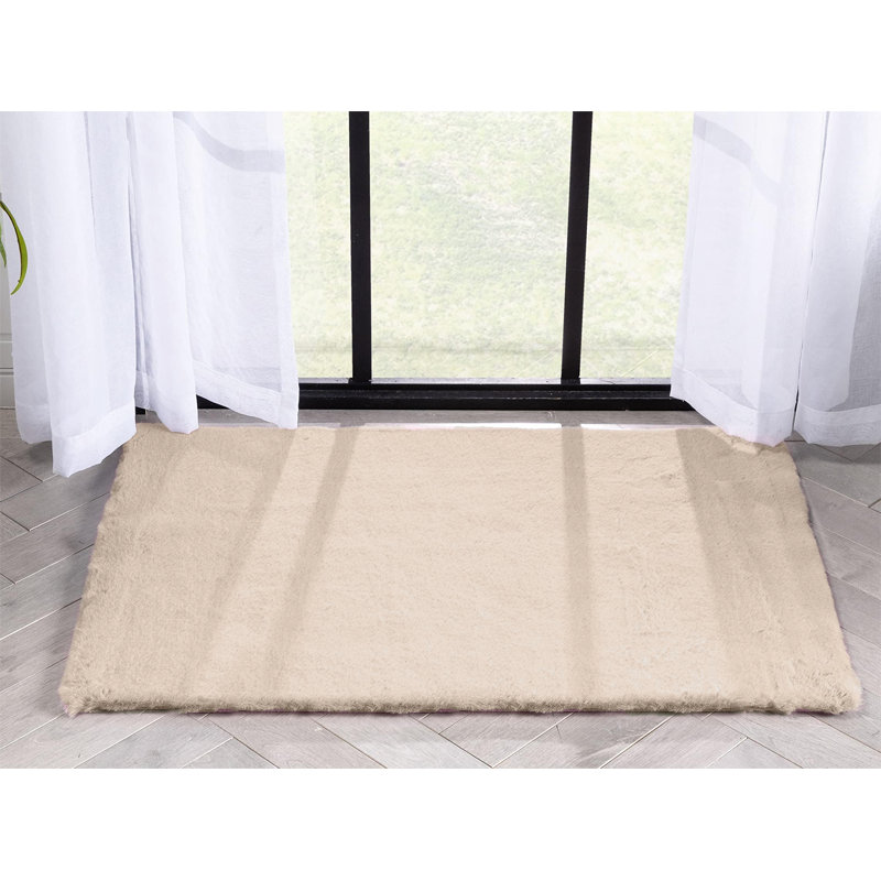 Sumana Faux Fur Washable Indoor Rug, Rectangle 2' x 3'