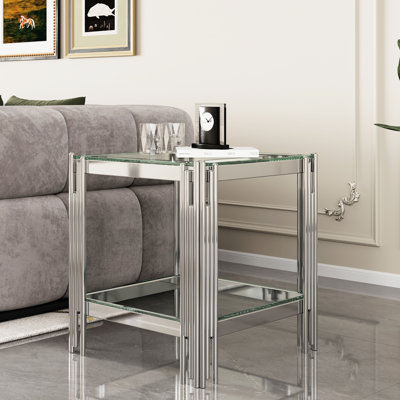 Table de bout à cadre argenté avec plateau en verre trempé et rangement à deux niveaux, apparence luxueuse, fabrication, surface facile à nettoyer, installation rapide, table moderne en acier inoxydable de 22,16 po de hauteur, rangement