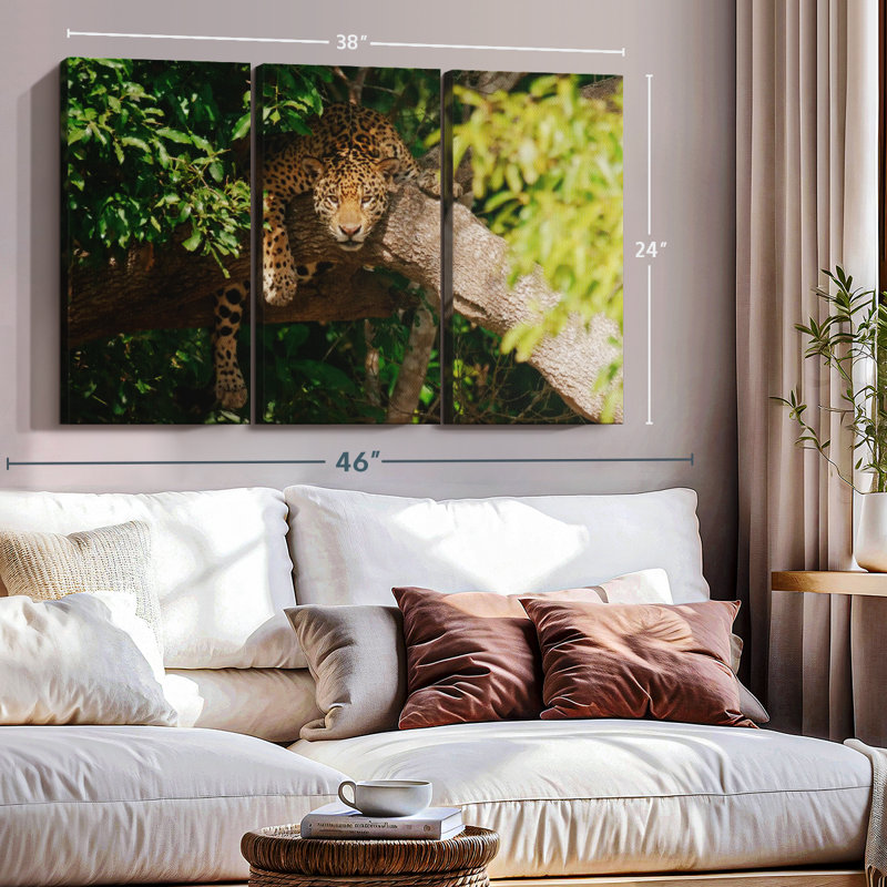 «Cozy Tree Jaguar» sur, H 36 po x l 57 po x P 1,25 po
