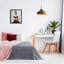 Femme branchée lisant sur toile-345373816-345373817