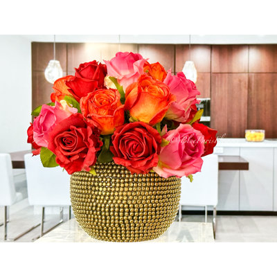 Arrangement de vraies roses dans un vase