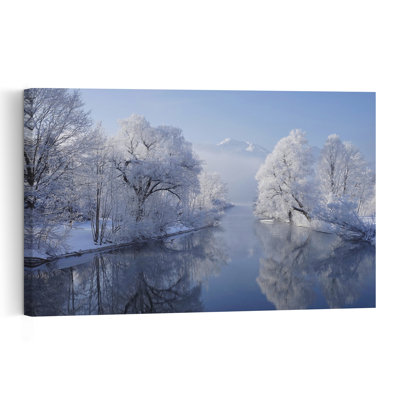Sérénité hivernale au bord de la rivière, paysage abstrait paisible et serein, affiche murale de montagne