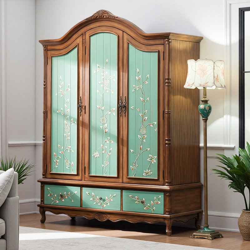 Armoire américaine à trois portes peintes