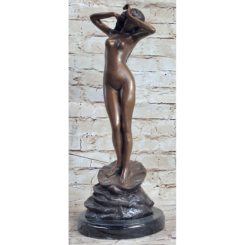 Statue en bronze de la déesse romaine grecque Aphrodite