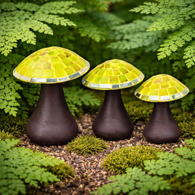 Famille de champignons en verre mosaïque