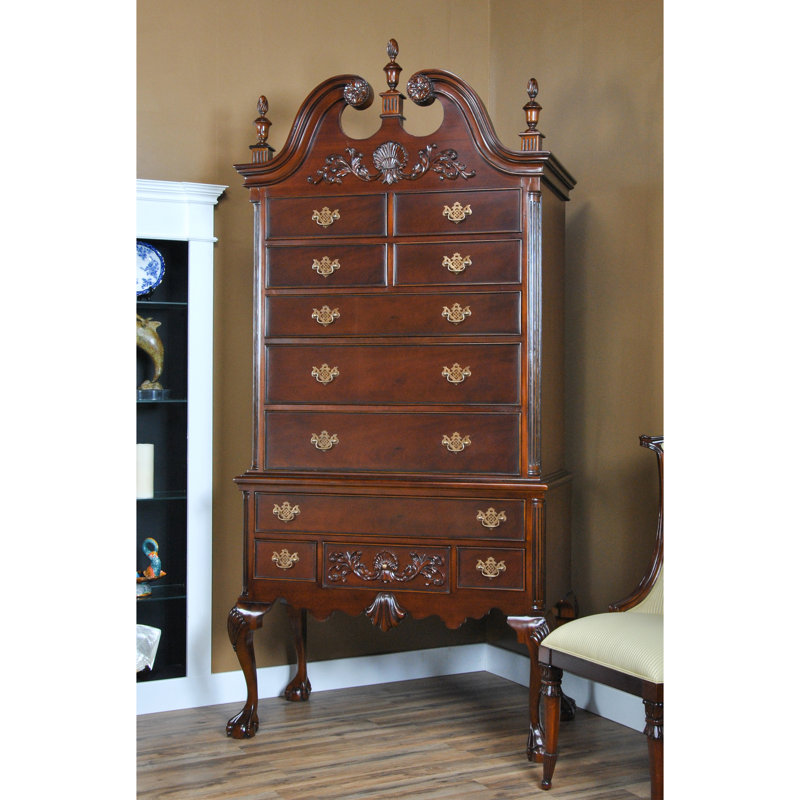 Coffre haut en acajou Chippendale