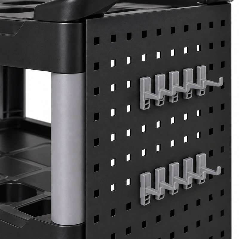 Chariot utilitaire roulant à 3 niveaux avec panneaux perforés et seau, supportant jusqu'à 90 kg (200 lb), en plastique, pour le rangement d'outils dans un garage, un entrepôt ou un atelier. Couleur noir et gris clair.