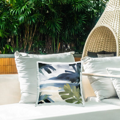 Coussin d'extérieur imprimé Beachy Tropical Vibes par Elara Yasna