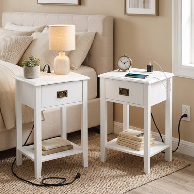 2 tables de chevet avec tiroir, 2 ports USB et 2 prises de courant Miramontes