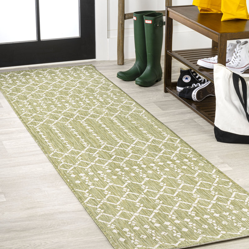 Tapis d'intérieur / extérieur Crompton, Tapis de couloir 2 pi 2 po x 8 pi, Light Green/Cream