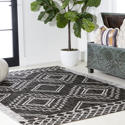 Senza Diamond Tribal Medallion Black/Ivory Indoor/Outdoor Rug