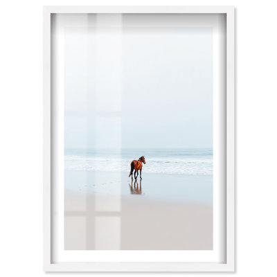 Cheval brun au bord de la mer, boîte-cadre par Notoriart