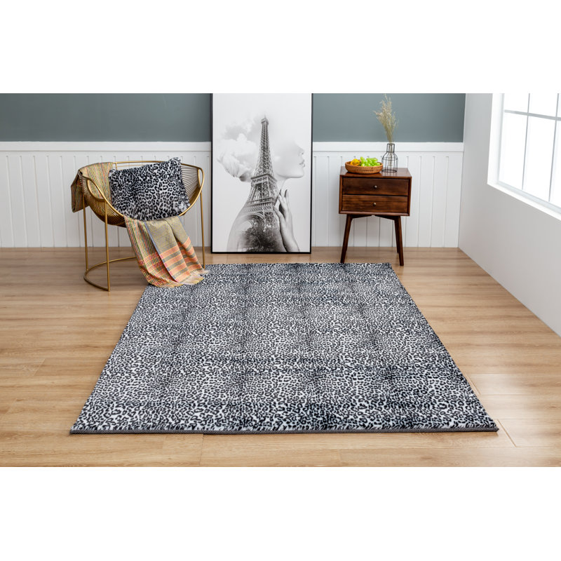 Tapis gris à imprimé animal