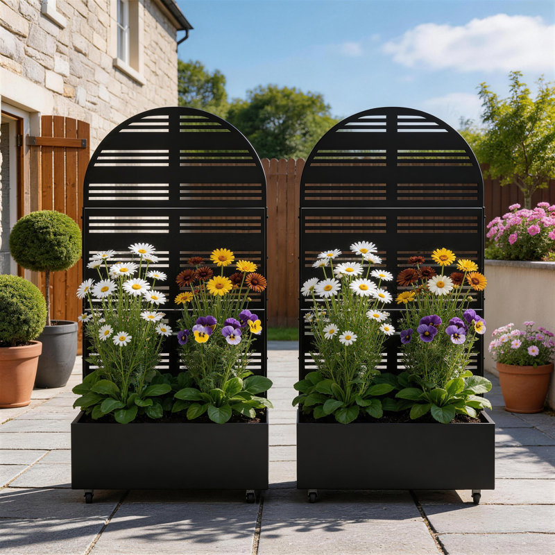 Boîte à fleurs en métal avec treillis et roues Sayer, H 70,8 po x l 35,5 po x P 15,7 po, Noir