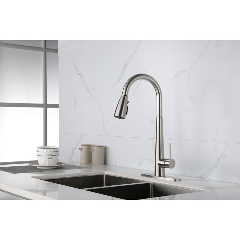 Robinet de cuisine avec pulvérisateur rétractable en nickel brossé, robinet d'évier de cuisine à poignée simple à grande arche avec plaque de pont, robinets de cuisine commerciaux en acier inoxydable moderne