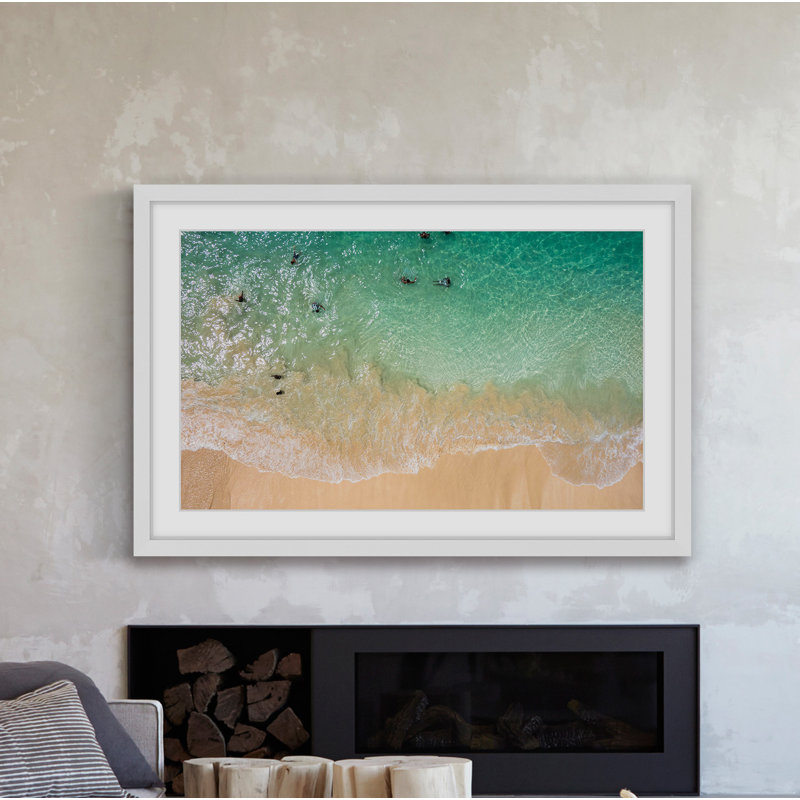 «Splash Near Shore» par Marmont Hill, H 30 po x l 45 po, Cadre blanc
