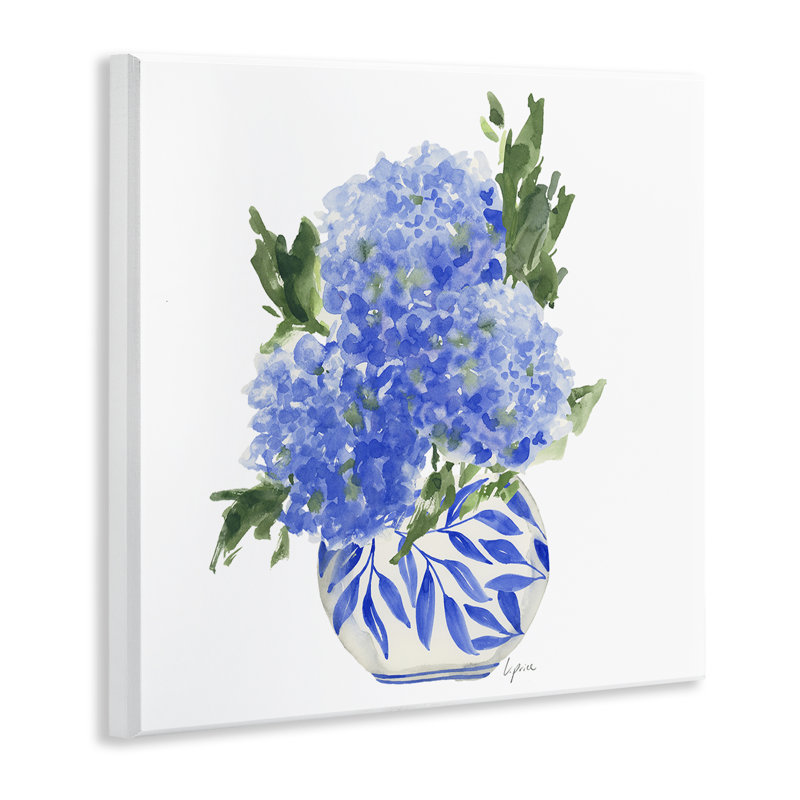 «Blue Hydrangeas in Leaf Vase Wall Art» par Lucille Price