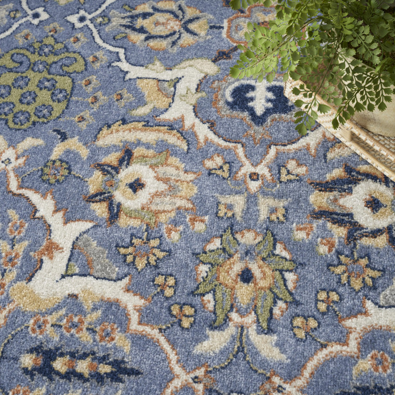 Tapis floral vert et ivoire 8 pi x 10 pi tissé à la machine