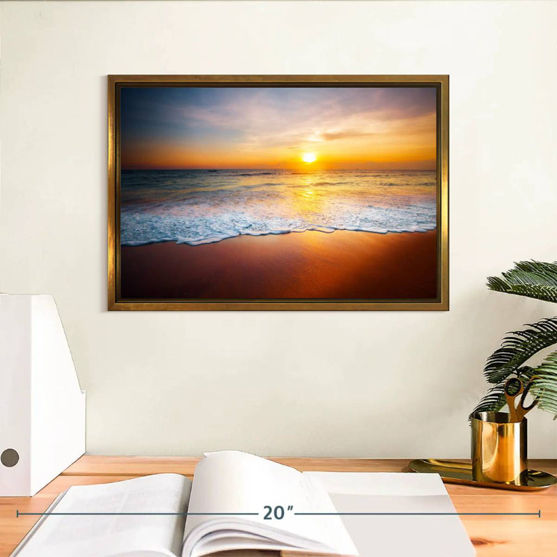 Coucher de soleil sur les vagues mousseuses, Cadre flottant doré, 13 po x 9 po