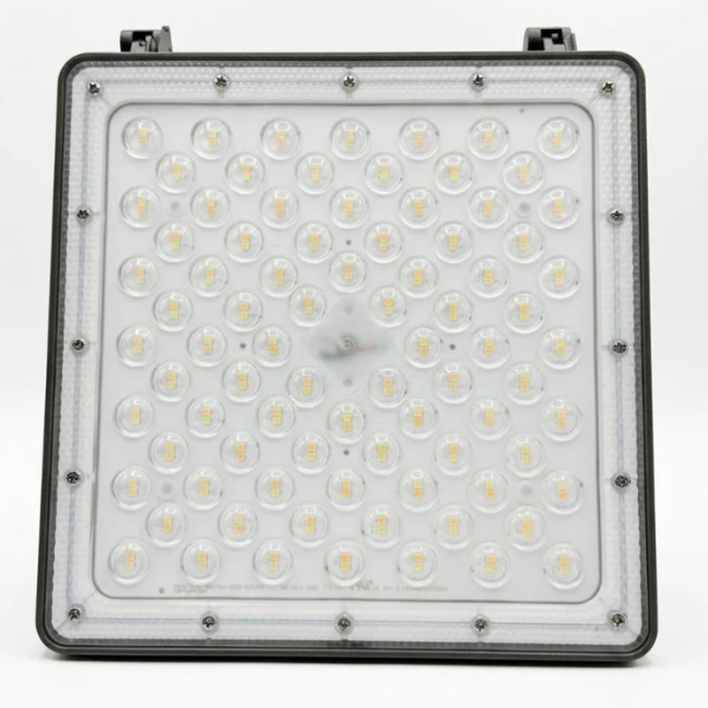 Projecteur DEL E2 Lighting avec batterie de secours de 90 minutes, installation facile, puissance sélectionnable 25 W/45 W/55 W, 3 températures de couleur, vendu à l'unité