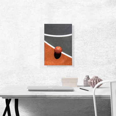 Basketball Ball on Court - reproduction de photo sur toile tendue