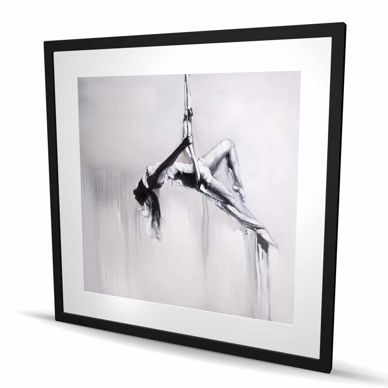 Danseuse sur contorsion aérienne - impression encadrée en noir et blanc, H 36 po x l 36 po, Noir