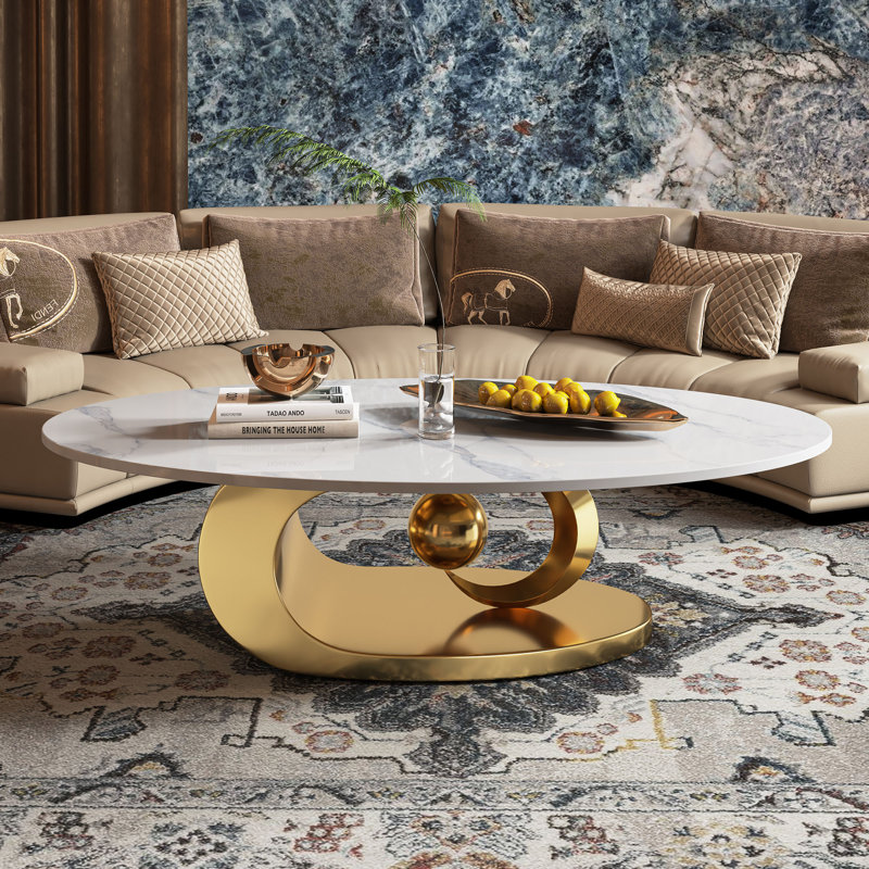 Table basse 49,2 "ovale avec plateau en faux marbre, base en acier inoxydable doré avec motif abstrait sphérique de taille moyenne fantastique en forme de croissant