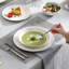 Service de table 16 pièces en porcelaine fine à bordure dorée pour 4 personnes, assiettes et bols à soupe classiques, idéal pour les repas formels et les cadeaux.