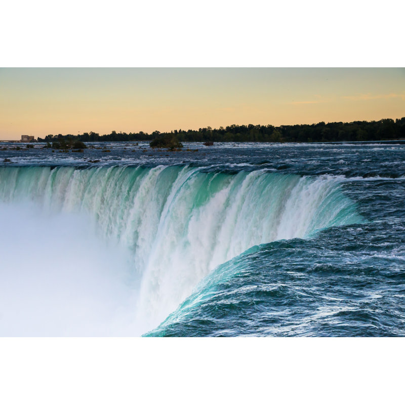 «Margery Niagara Falls At Sunset» par Starmaro - photographie sur toile tendue, H 8 po x l 12 po