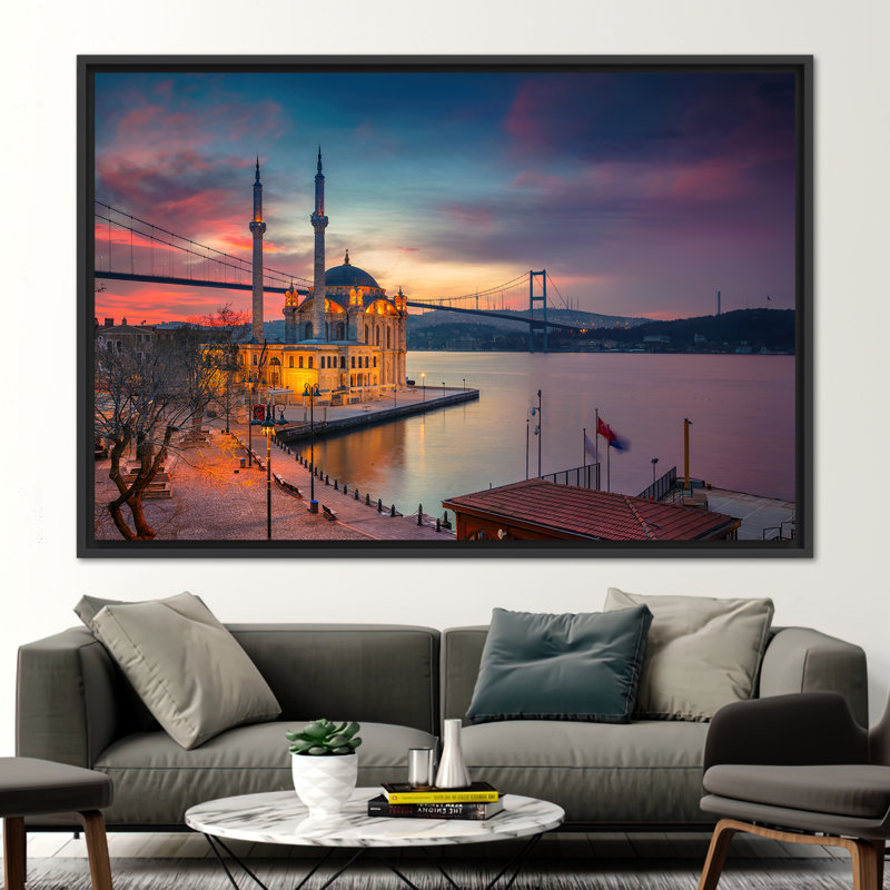 Toile imprimée paysage urbain d'Istamboul avec mosquée Ortakoy et coucher de soleil vue mer, H 45 po x l 65 po, Noir