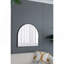 Miroir décoratif arqué avec cadre en fer