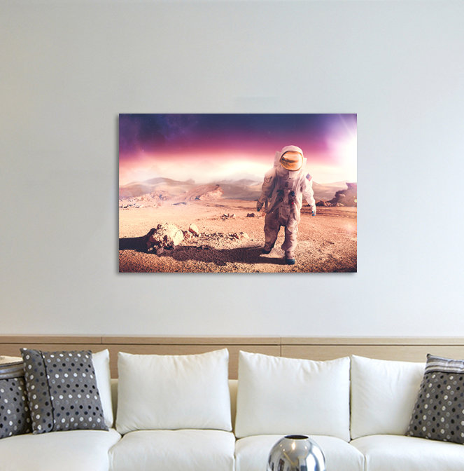 Gerahmtes Leinwandbild Astronaut in Mondlandschaft