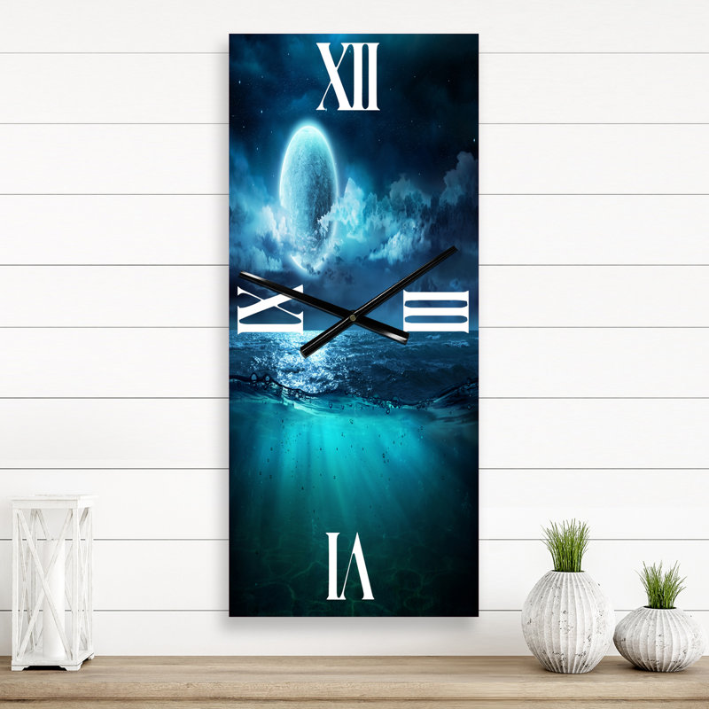 Horloge murale romantique nautique et côtière, lune romantique sur bleu profond II, Petit