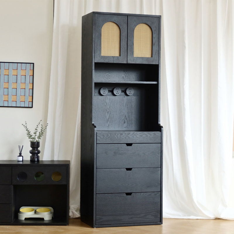 Armoire garde-manger noire mince et haute avec portes en rotin