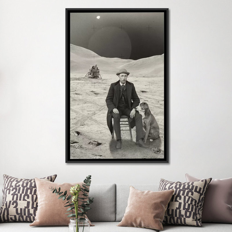 « moon man », impression sur toile, H 26 po x l 18 po x P 1,5 po, Toile avec cadre noir, Pas de tapis