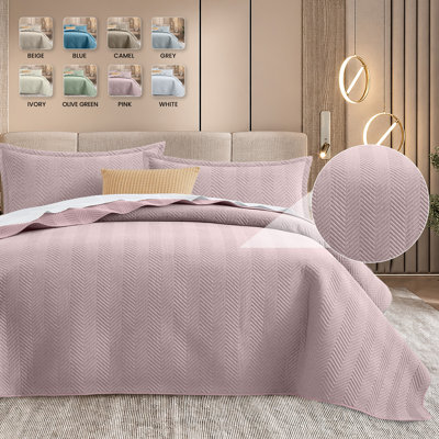 Lightweight All-Season Reversible Quilt Set with Pillow Shams