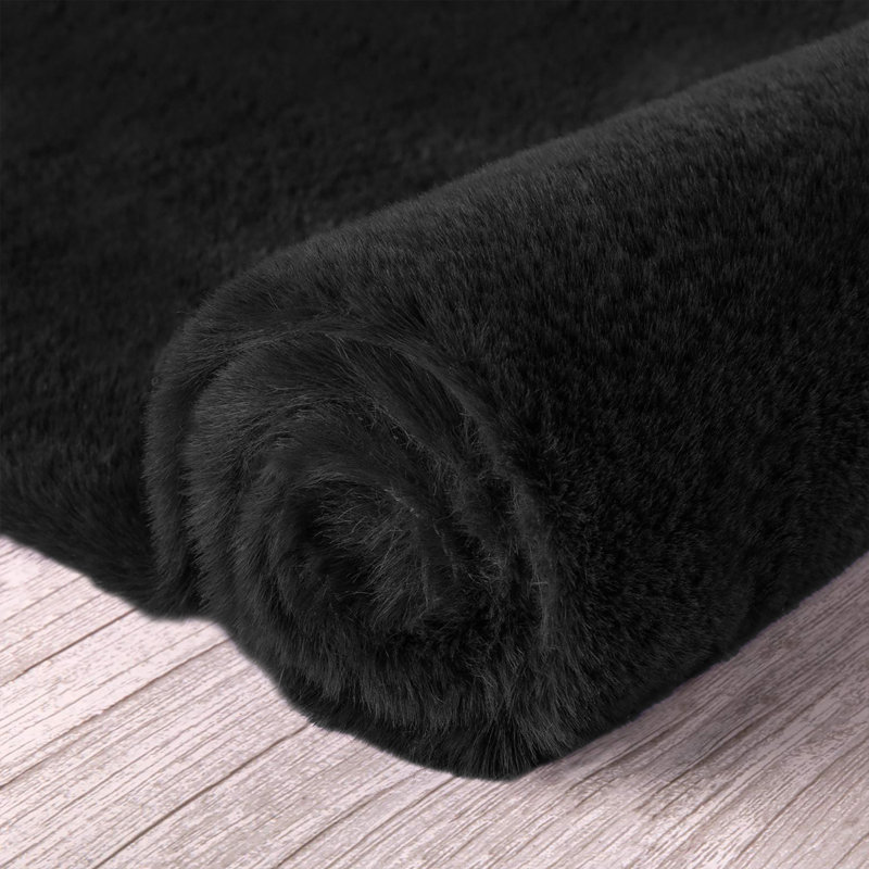 Hamlen Faux Fur Washable Indoor Rug, Novelty 2' x 3'