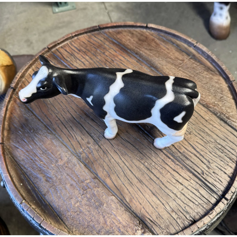 Statue de bébé vache Holstein