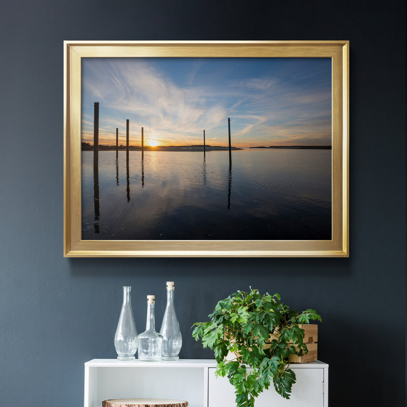 Bay at Sunset, reproduction encadrée de qualité supérieure - prête à être accrochée, H 22,5 po x l 30,5 po x P 1,5 po