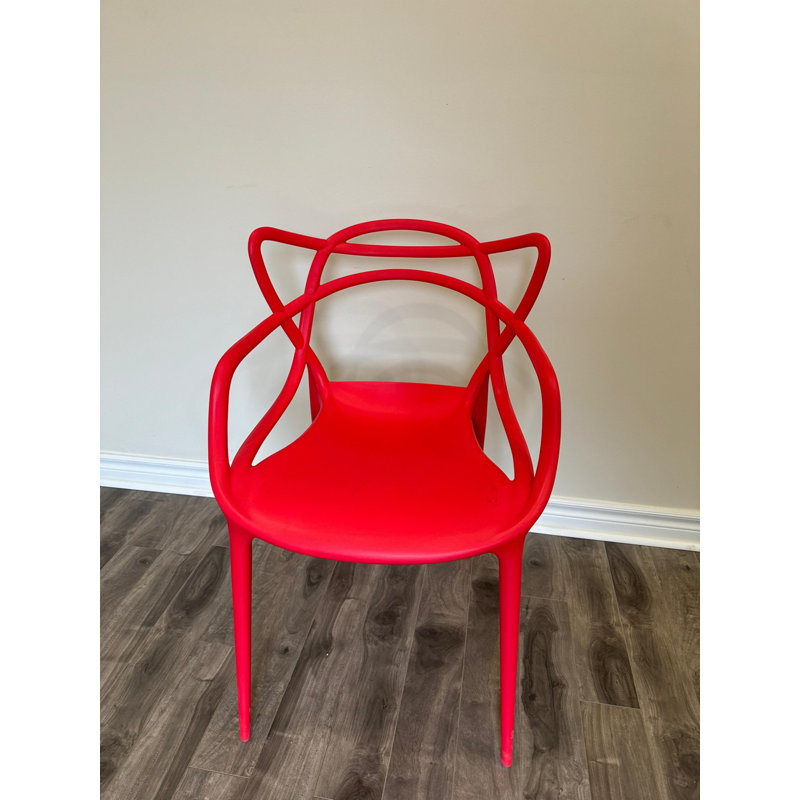 Chaise noire, Rouge