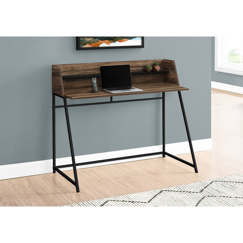 Bureau d'ordinateur de 122 cm (48 po) pour la productivité du bureau à domicile, stratifié brun et métal noir, style moderne avec options de rangement.